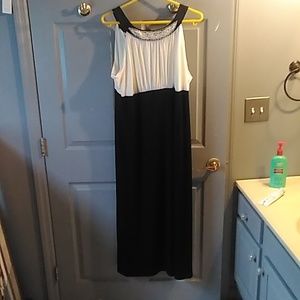 White and black sleeveless dress with pearl accent